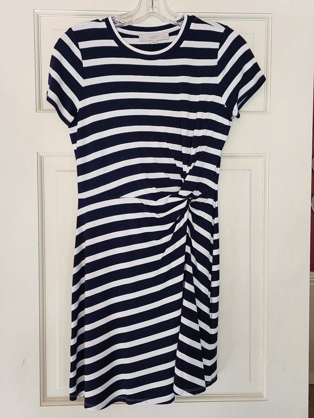 LOFT NAVY AND WHITE STRIPED RAYON/ SPANDEX SHORT SLEEVE DRESS XSP NWOT.